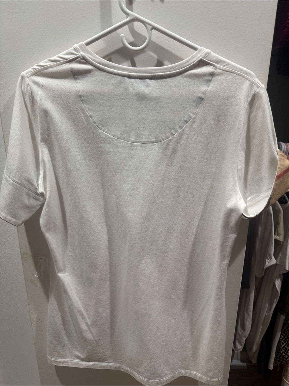 Woman’s XL Burberry White Short-Sleeve Crewneck Tee with Check Cuff
Worn Once - Picture 6 of 6